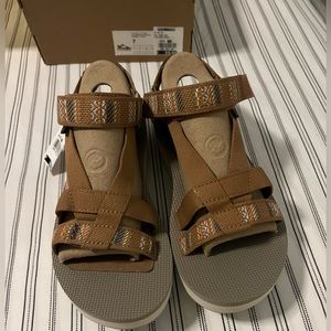 Teva midform size 7
